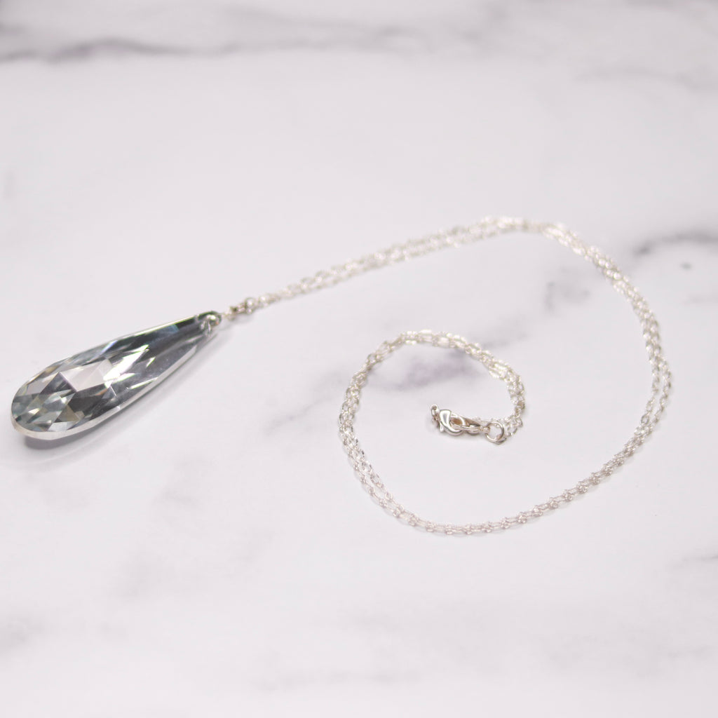 Silver Oval Etched Chain and Silver Crystal Long Teardrop Pendant  NEW